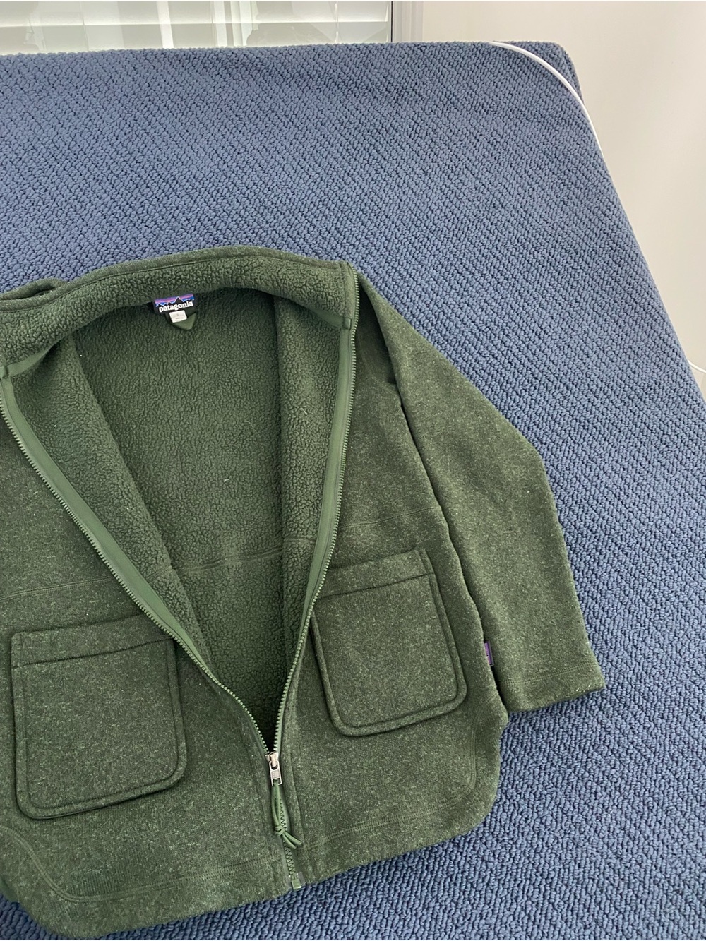 Paragonia Fleece Jumper - Picture 4 of 9